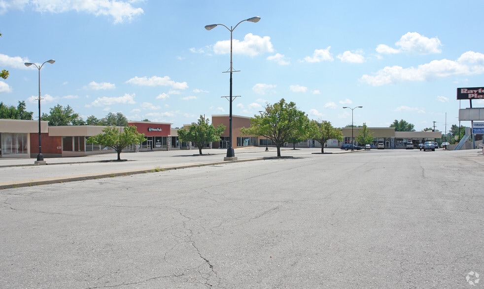 6121-6247 Blue Ridge Blvd, Raytown, MO for lease - Building Photo - Image 3 of 10