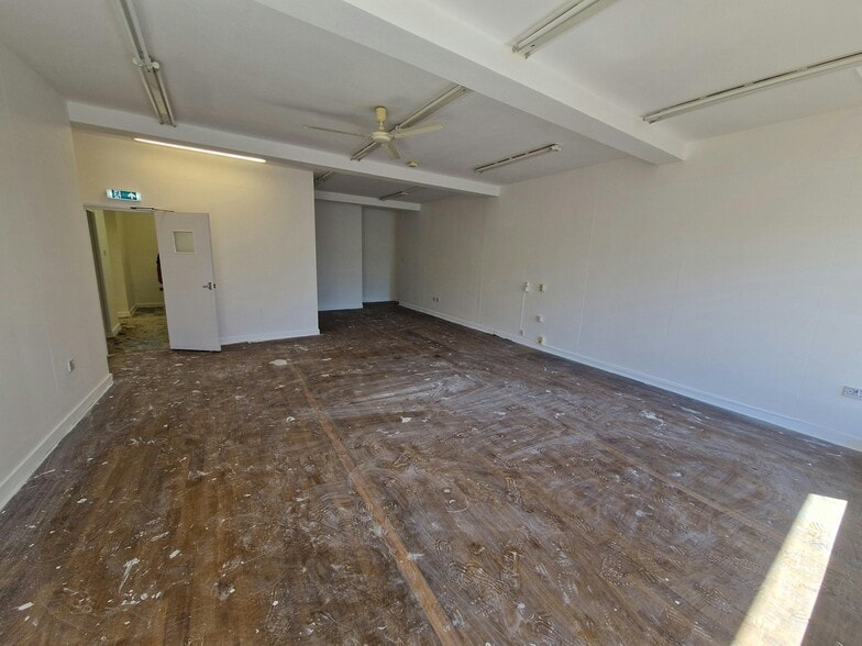 21a North Cross St, Gosport for lease - Building Photo - Image 3 of 9