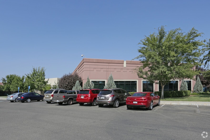 7440 N Palm Ave, Fresno, CA for sale - Building Photo - Image 3 of 4