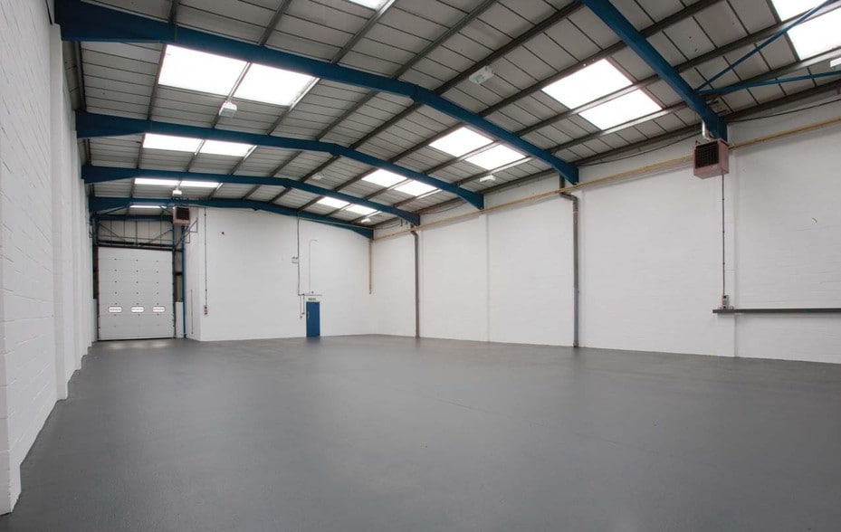 Airport Way, Luton for lease - Building Photo - Image 2 of 5
