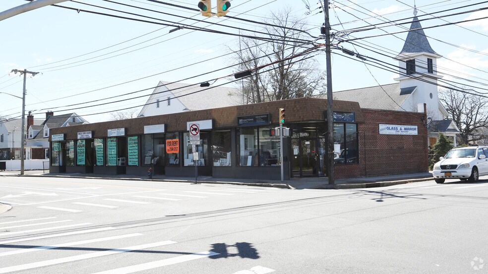 100112 Foxhurst Rd, Oceanside, NY 11572