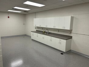 4000-4024 Precision Dr, Cincinnati, OH for sale Interior Photo- Image 1 of 9