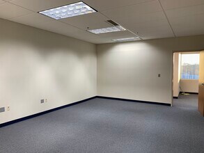 17300 Chenal Pky, Little Rock, AR for lease Interior Photo- Image 2 of 5