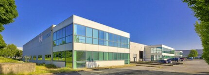 Flex in Chilly-Mazarin for lease Building Photo- Image 2 of 3