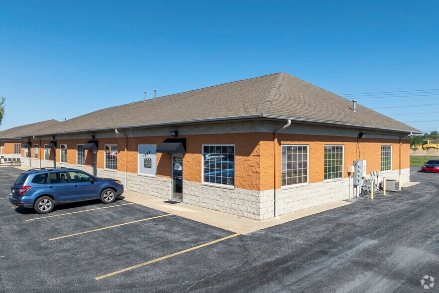 Flex in Crown Point, IN for sale - Primary Photo - Image 1 of 1