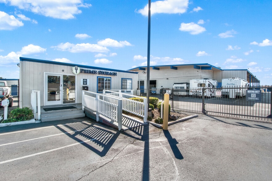 185 N Pacific St, San Marcos, CA for lease - Building Photo - Image 1 of 1