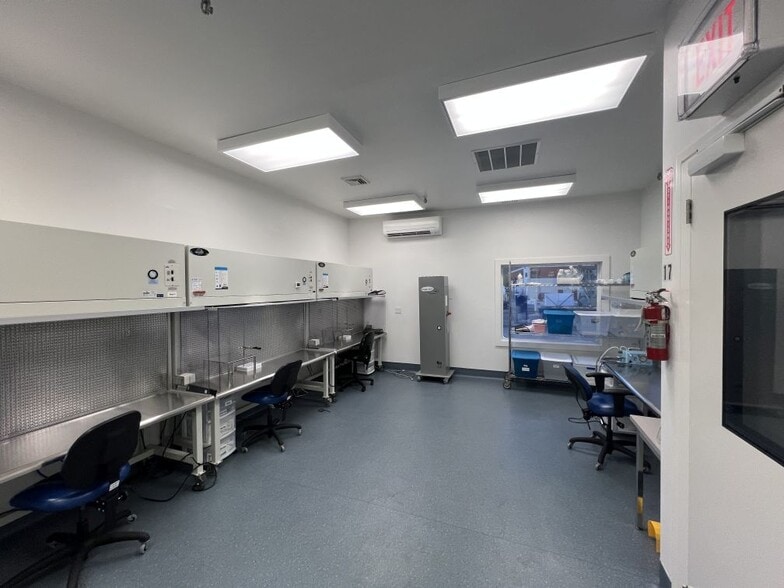 393 Soundview Rd, Guilford, CT for sale - Building Photo - Image 2 of 33