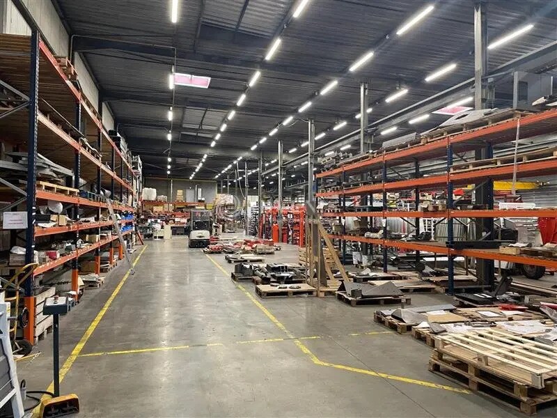 Location Local d'activités 2 500 m² - Photo 1