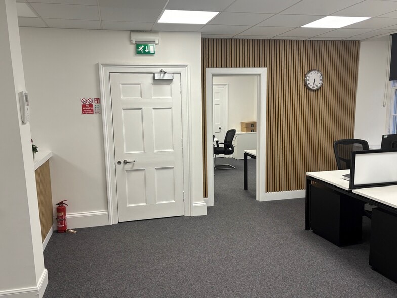 38 Thistle St, Edinburgh for lease - Interior Photo - Image 3 of 15