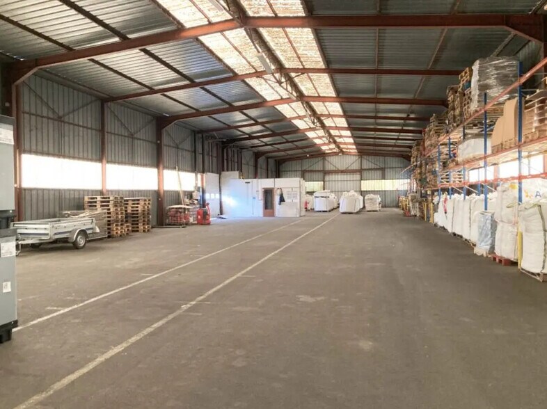 Flex in Issoudun for lease - Interior Photo - Image 1 of 18