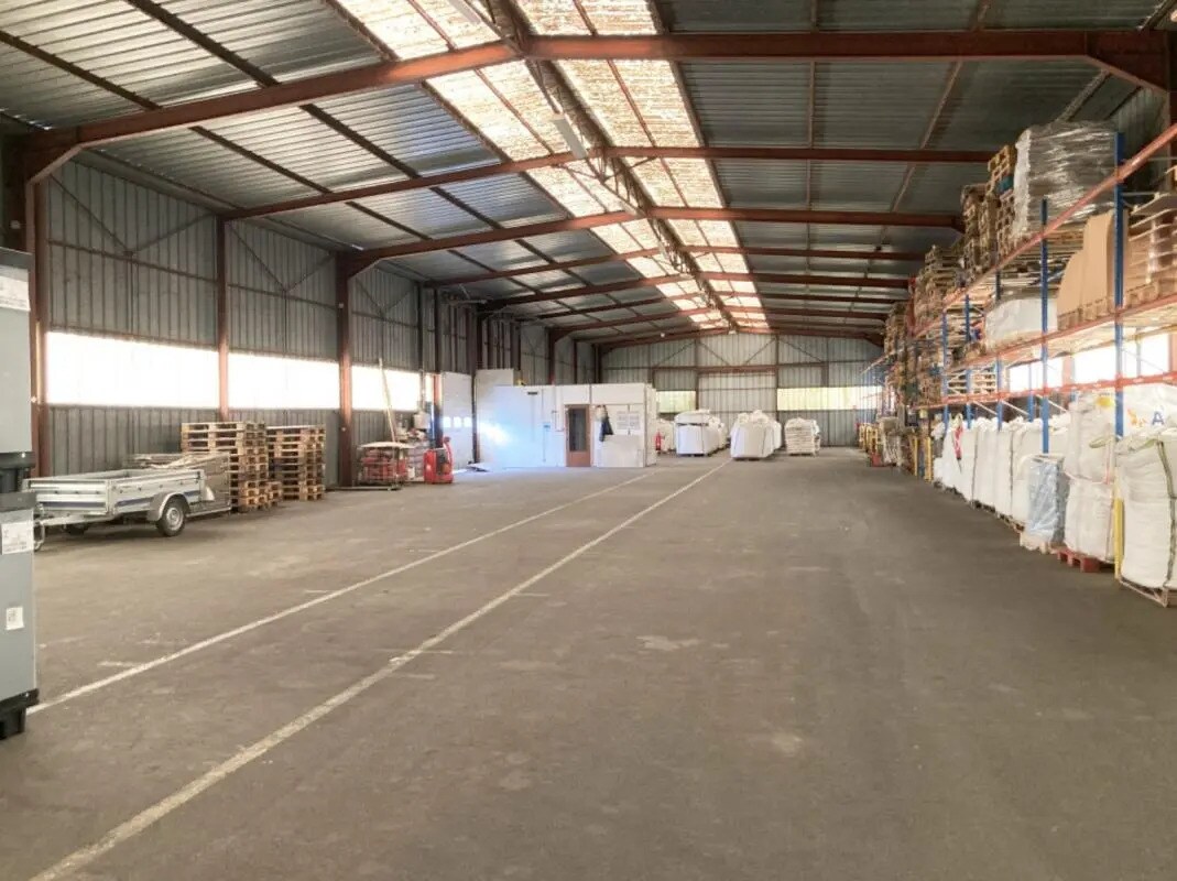 Flex in Issoudun for lease Interior Photo- Image 1 of 19