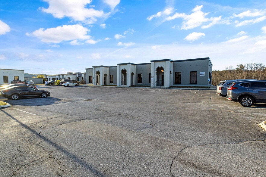 1241 Volunteer Pky, Bristol, TN for sale - Building Photo - Image 3 of 6