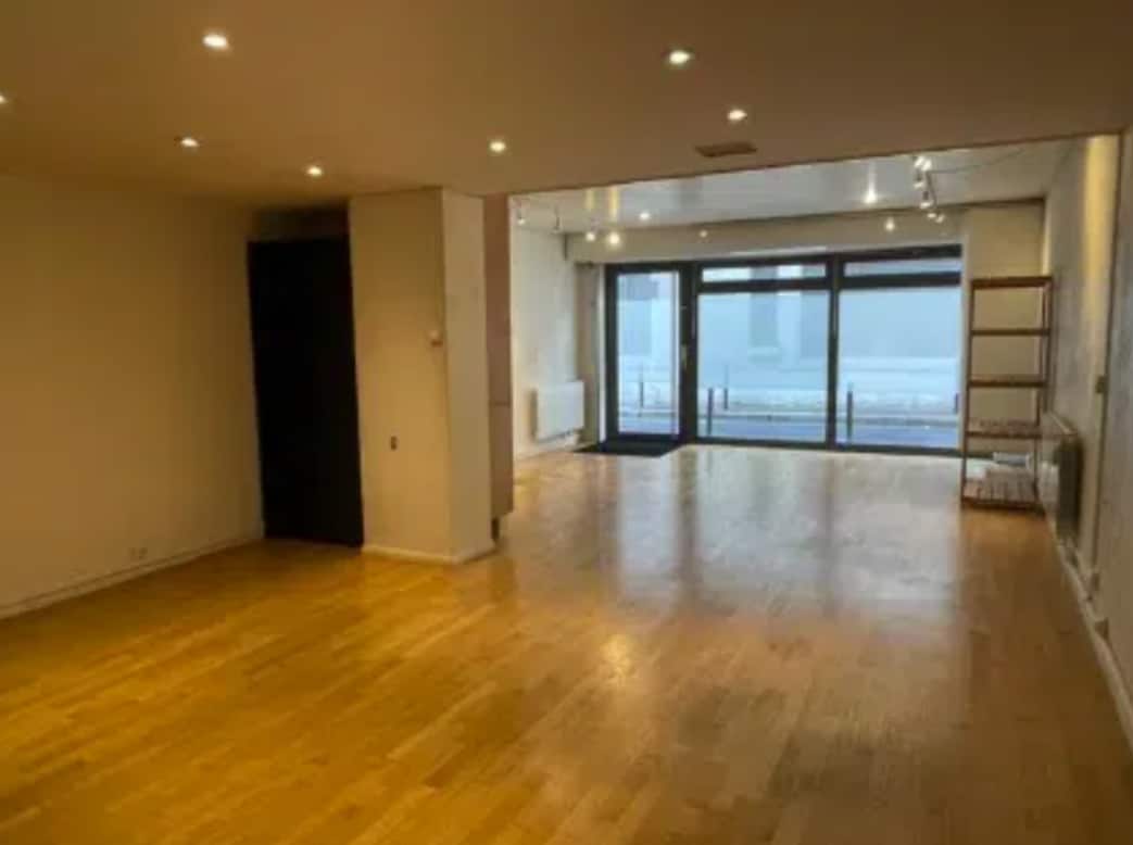 2 Passage Des Entrepreneurs, Paris for lease Interior Photo- Image 1 of 4