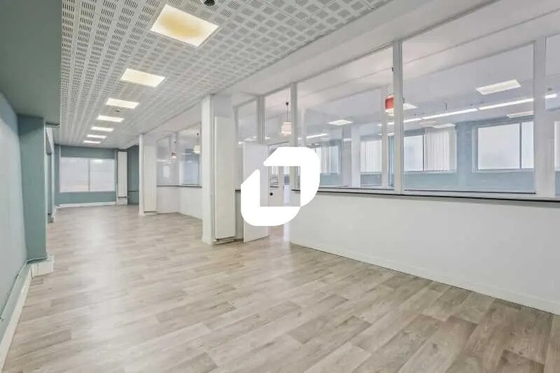 Office in Paris for lease Interior Photo- Image 1 of 10