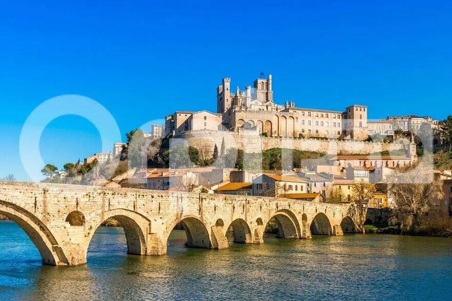 Flex in Béziers for lease - Building Photo - Image 1 of 5