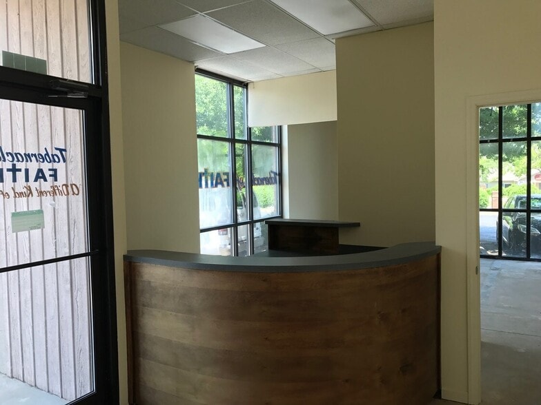 1934 16th St NE, Hickory, NC for lease - Building Photo - Image 2 of 10