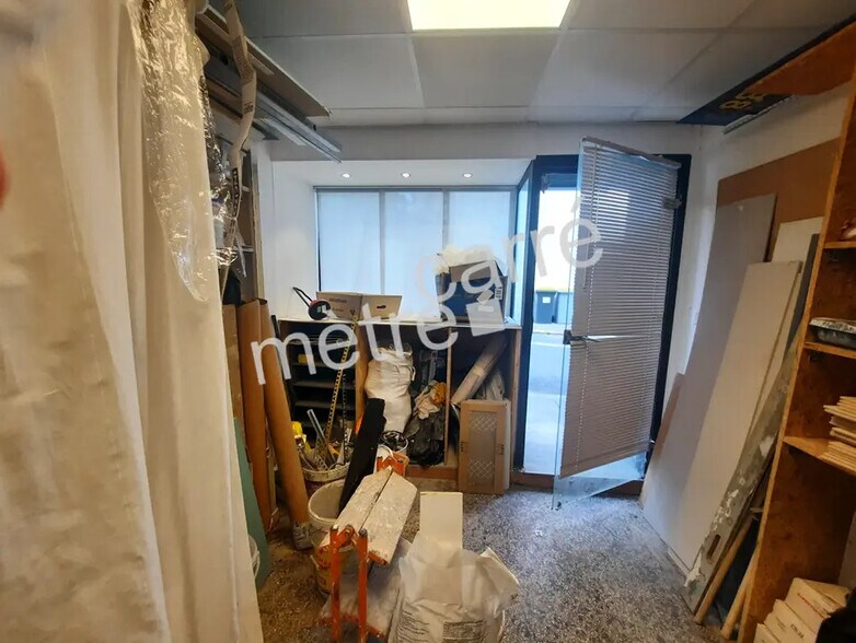 Retail in Nantes for sale - Interior Photo - Image 2 of 4