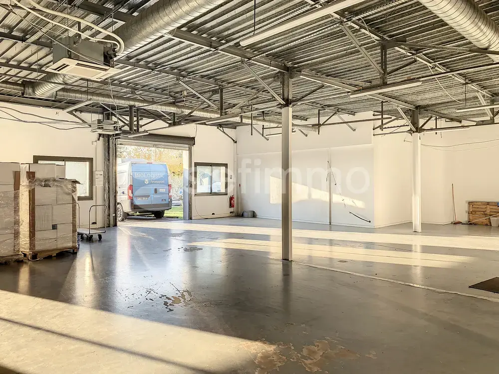 Flex in Vitrolles for lease Interior Photo- Image 1 of 4