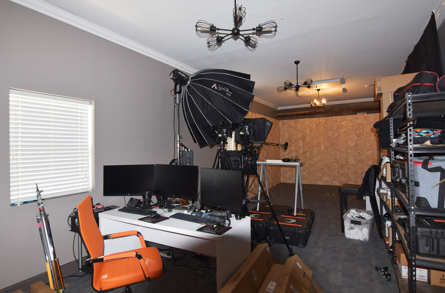 Berry Hill Redevelop 2700-2702 Greystone portfolio of 2 properties for sale on LoopNet.com - Building Photo - Image 3 of 20