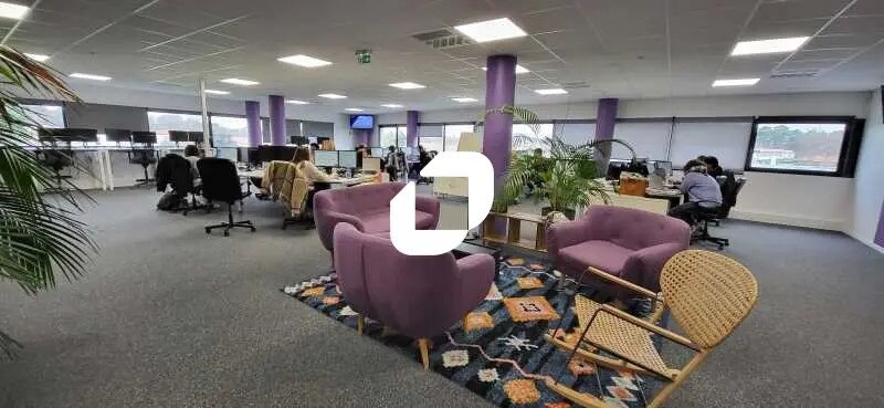 Office in Mérignac for lease Interior Photo- Image 1 of 18