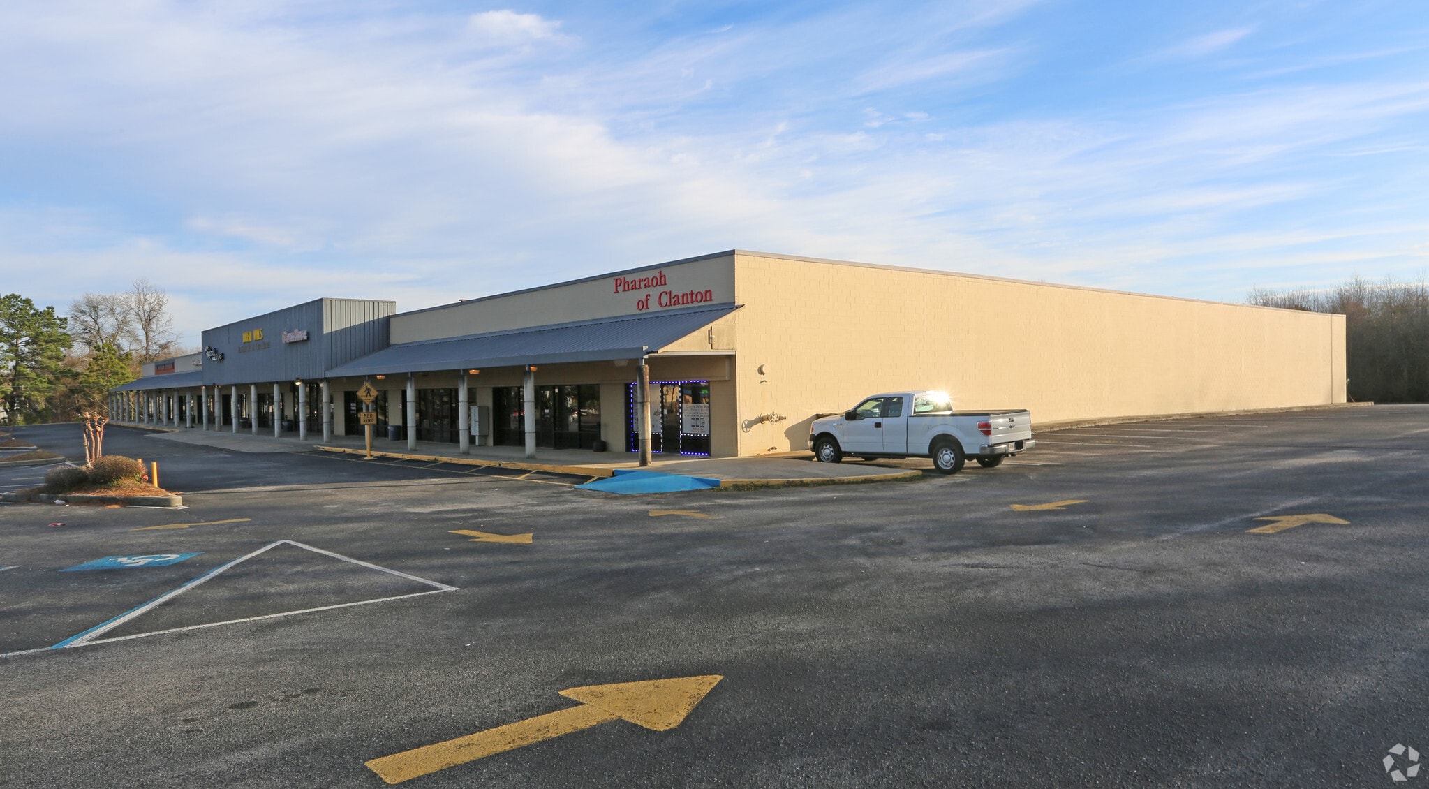 200 Town Mart, Clanton, AL for sale Primary Photo- Image 1 of 5
