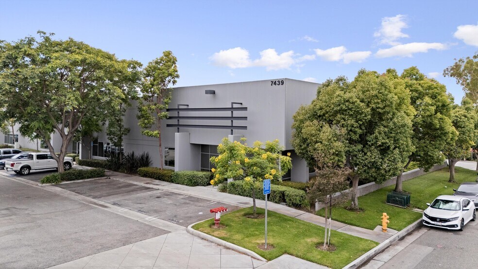 7433-7439 Lampson Ave, Garden Grove, CA for sale - Building Photo - Image 2 of 28