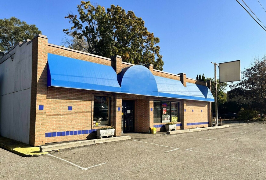 2515 Union Lake Rd, Commerce Township, MI for lease - Building Photo - Image 1 of 2