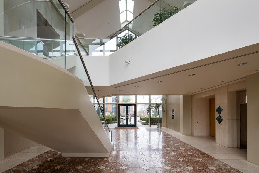 8929 University Center Ln, San Diego, CA for lease - Interior Photo - Image 3 of 4