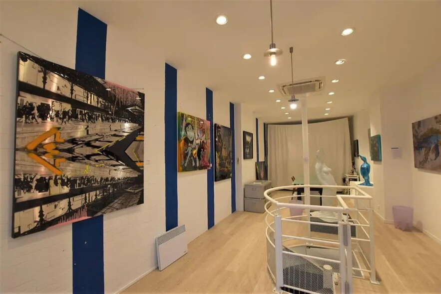 Retail in Paris for lease - Building Photo - Image 2 of 7