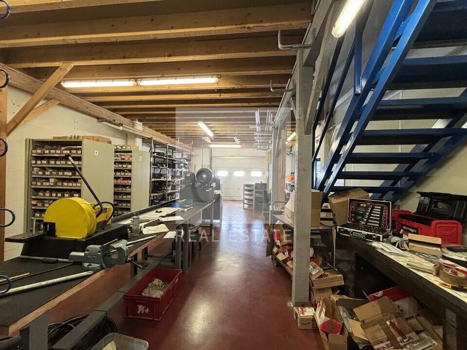 Flex in Saint-Quentin-Fallavier for lease Interior Photo- Image 1 of 12