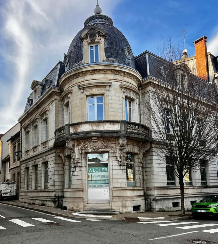 Retail in Lons-le-Saunier for lease Building Photo- Image 1 of 2