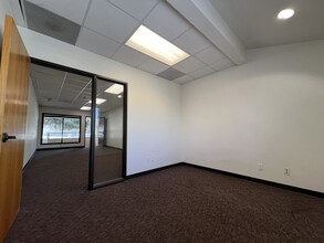 28215 Agoura Rd, Agoura Hills, CA for lease Building Photo- Image 2 of 3