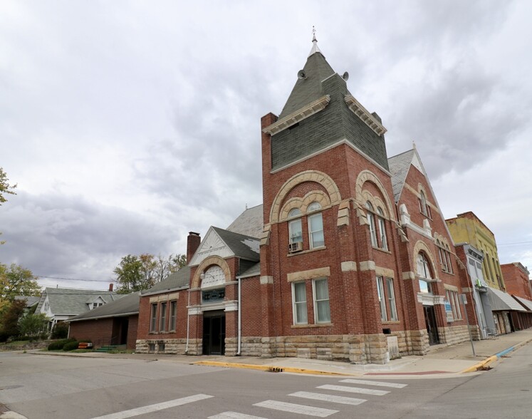 326 S Main St, Dunkirk, IN for sale - Primary Photo - Image 1 of 24