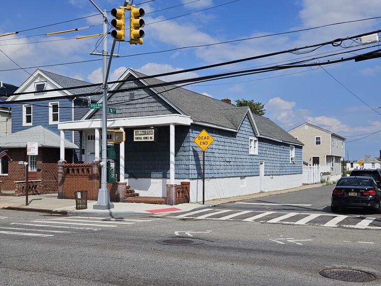 1238 Cross Bay Blvd, Broad Channel, NY for sale - Primary Photo - Image 1 of 17