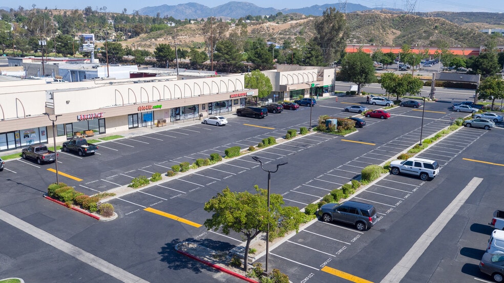 20655 Soledad Canyon Rd, Santa Clarita, CA for lease - Building Photo - Image 3 of 4