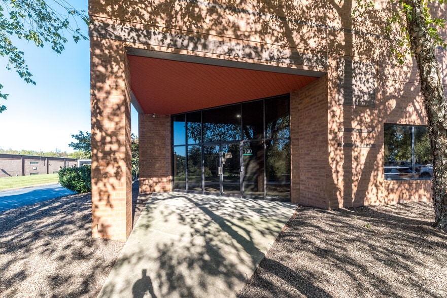 905 Airport Rd, West Chester, PA for lease - Building Photo - Image 3 of 29