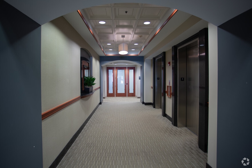 8730 Stony Point Pky, Richmond, VA for lease - Interior Photo - Image 3 of 17