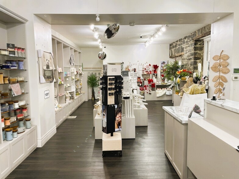 70 Princess St, Kingston, ON for lease - Building Photo - Image 3 of 8