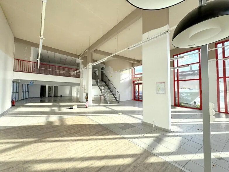 Retail in Houilles for lease - Interior Photo - Image 3 of 7