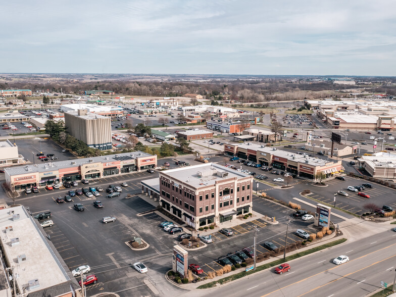 1211 N Belt Hwy, Saint Joseph, MO for lease - Building Photo - Image 2 of 3