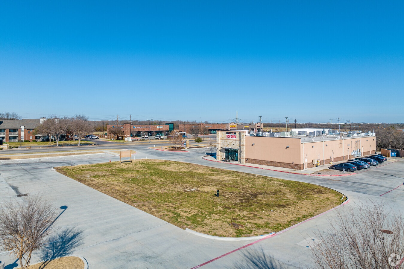 910 E Harwood Rd, Euless, TX 76039