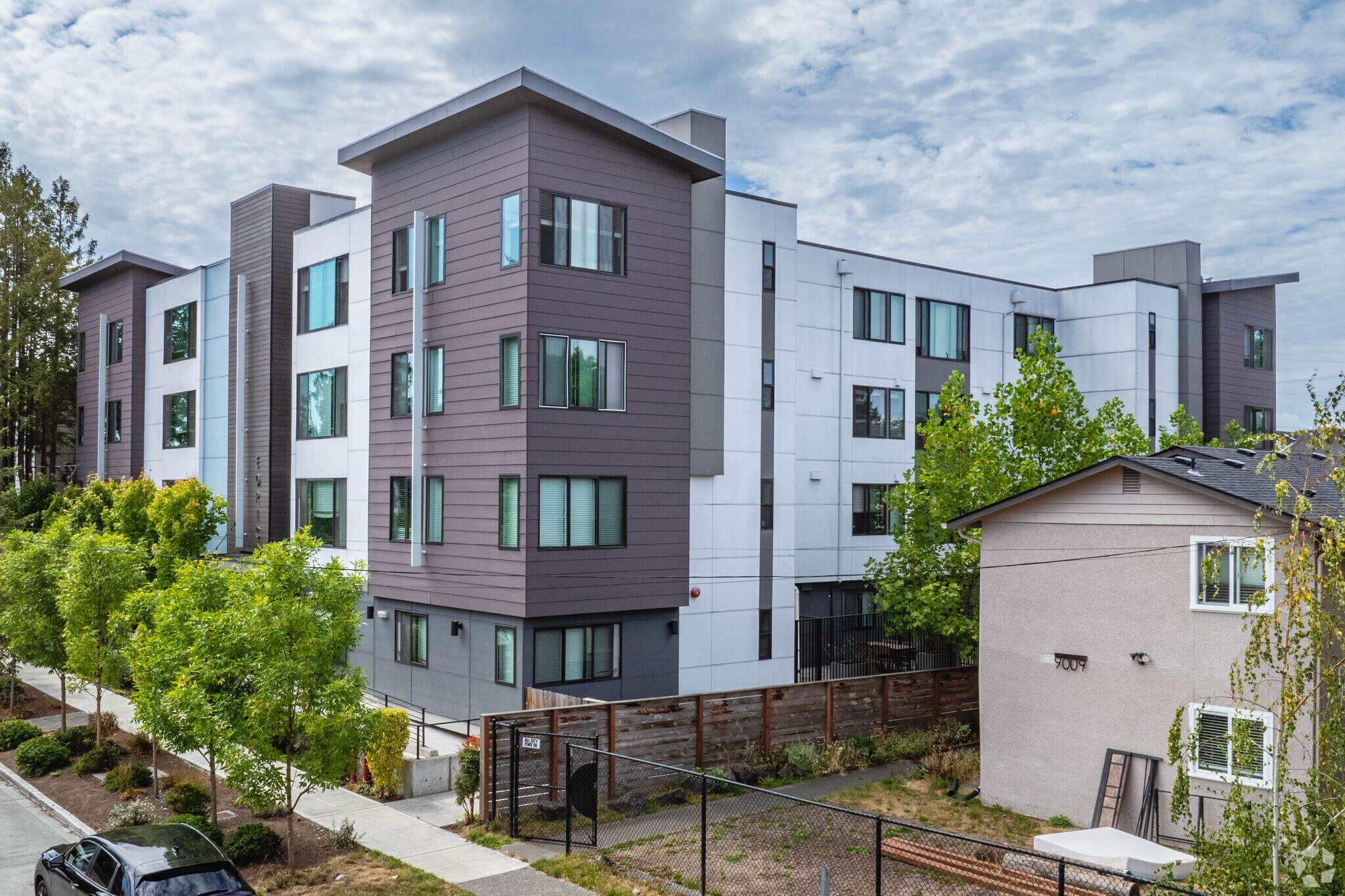 9021 17th Ave SW, Seattle, WA for sale Primary Photo- Image 1 of 1