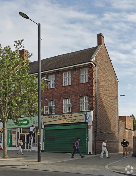 18 The Broadway, Greenford for lease - Primary Photo - Image 2 of 3