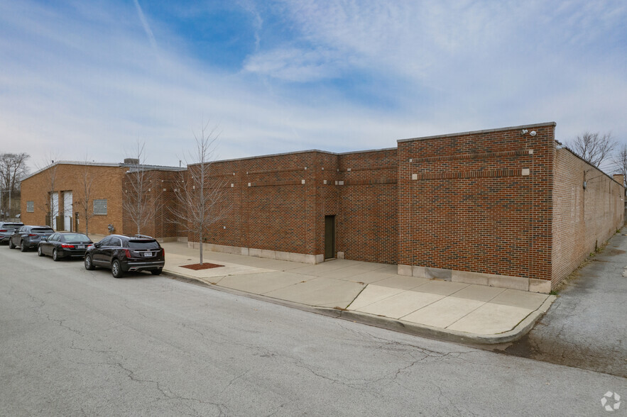 526 E 114th Pl, Chicago, IL for sale - Building Photo - Image 1 of 30