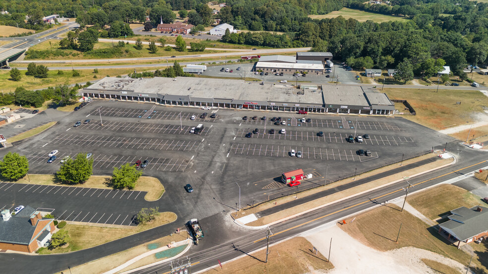 175-201 Old Courthouse Rd, Appomattox, VA for sale - Aerial - Image 1 of 4