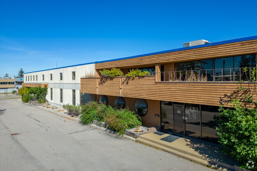 3526 26th St NE, Calgary, AB for lease - Primary Photo - Image 1 of 6