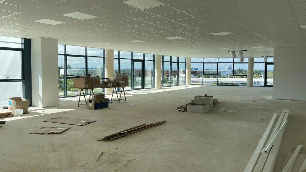 Location Local d'activités 202 m² - Photo 1