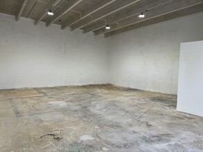 7403 NW 7th St, Miami, FL for lease Building Photo- Image 2 of 4