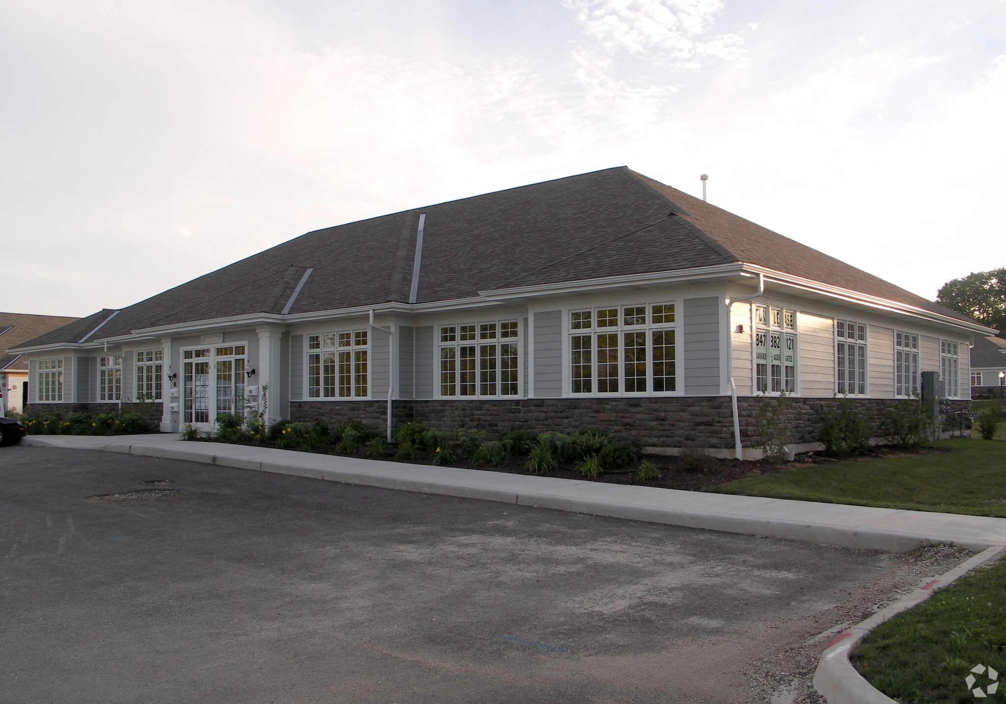 700-730 Fox Glen Ct, Fox River Grove, IL for lease Primary Photo- Image 1 of 15