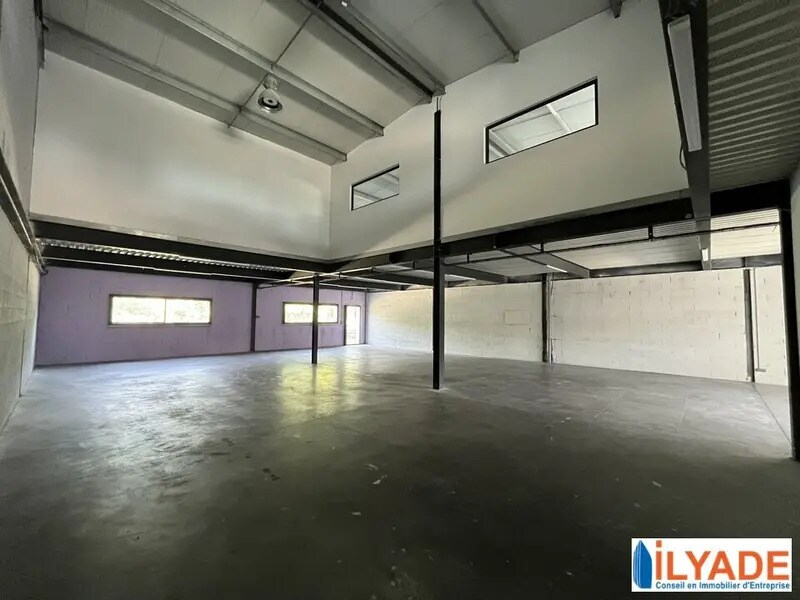 Flex in Le Thor for lease Interior Photo- Image 1 of 2